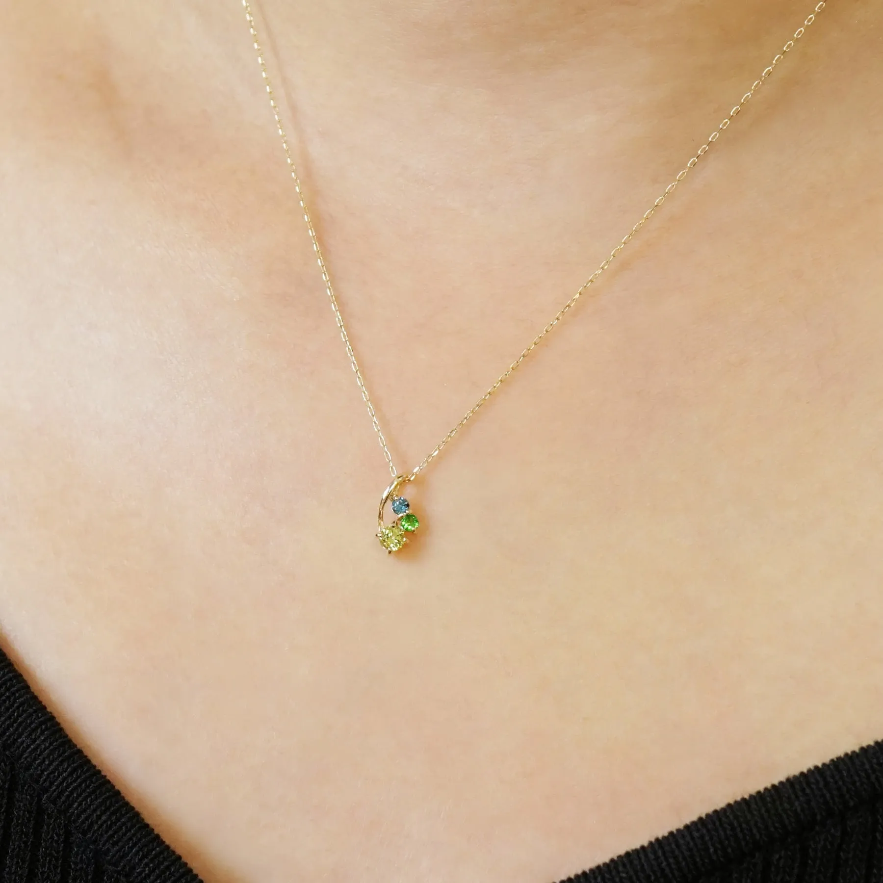 10K Multicolor Twisted Line Necklace (Yellow Gold)