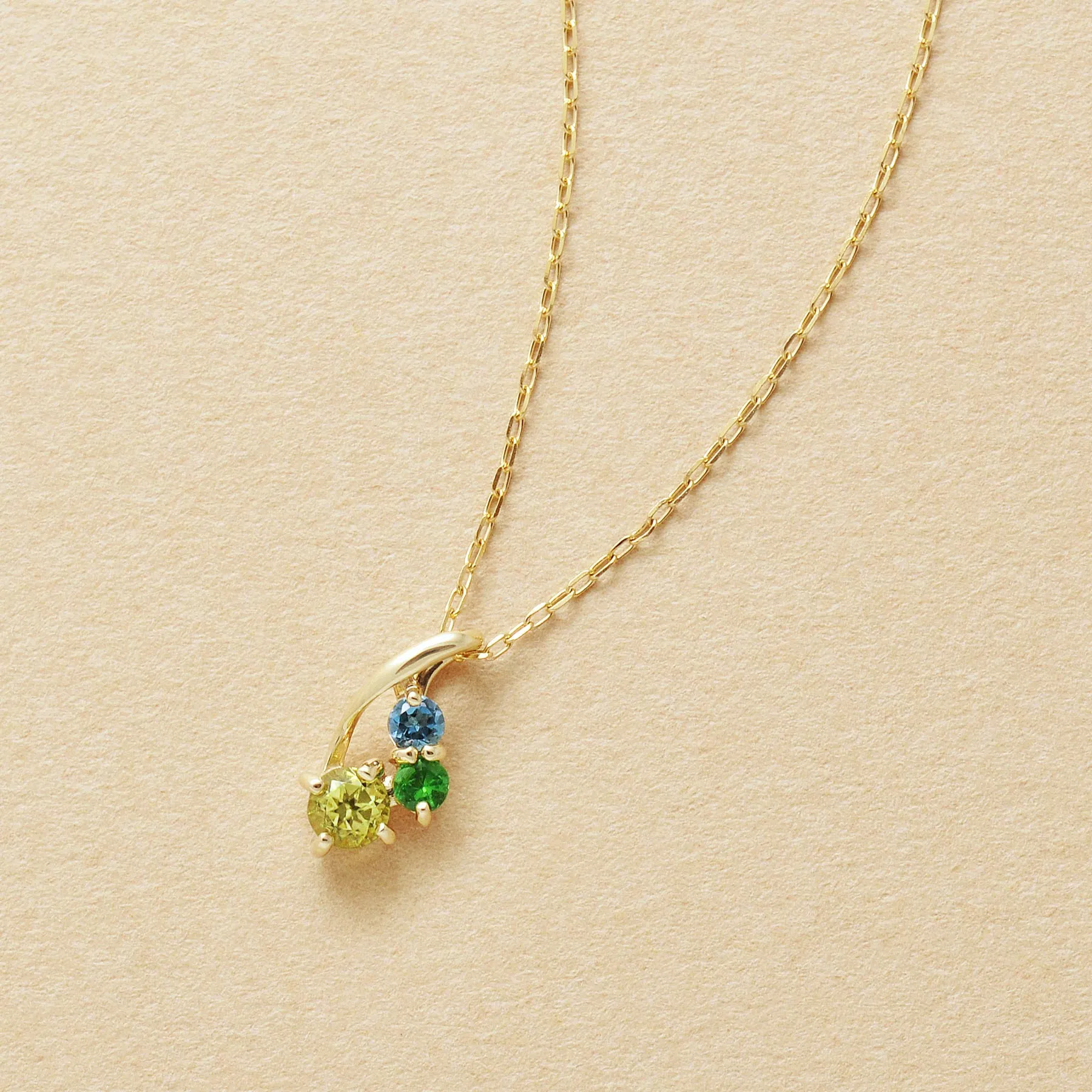 10K Multicolor Twisted Line Necklace (Yellow Gold)