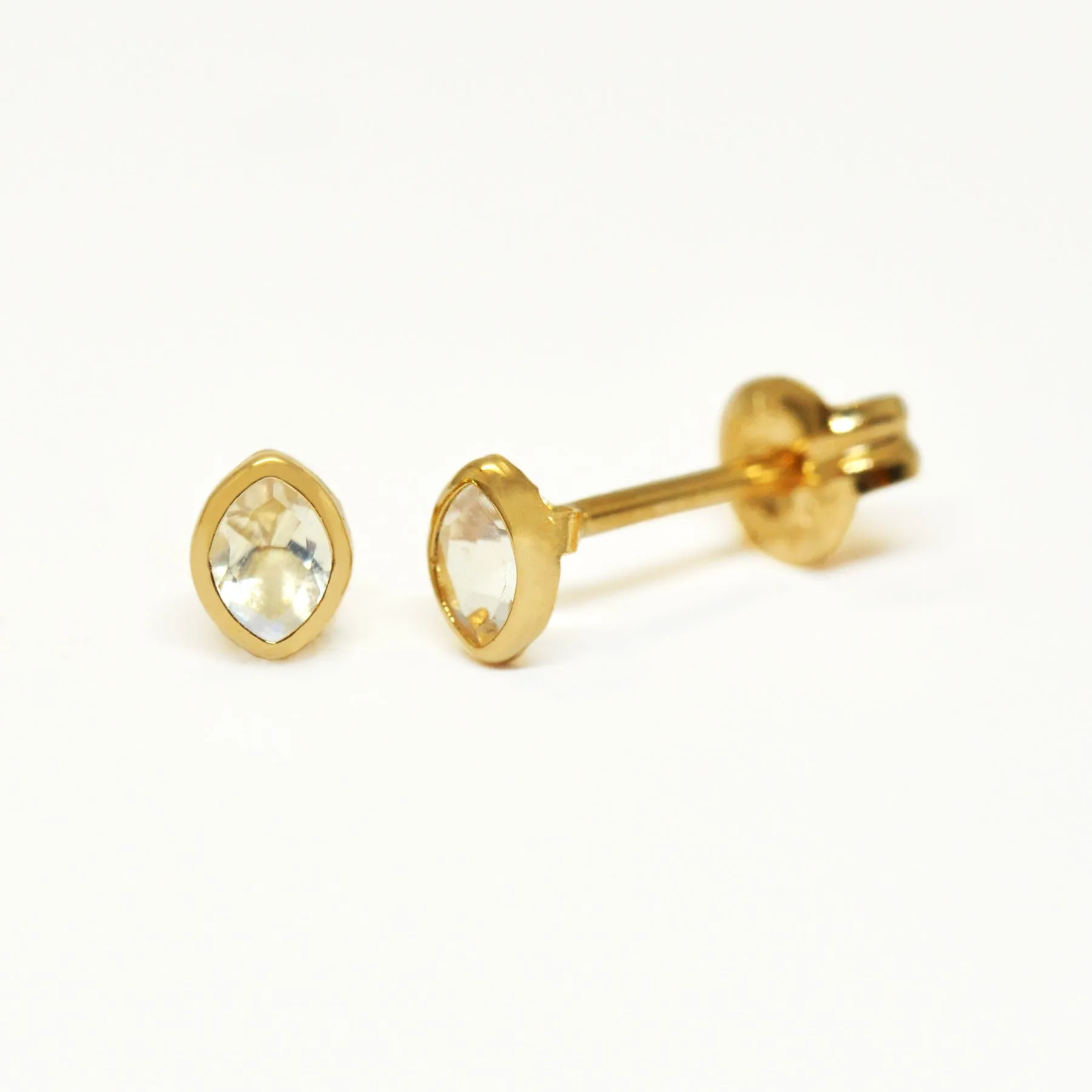 [Second Earrings] 18K Yellow Gold Blue Moonstone Earrings