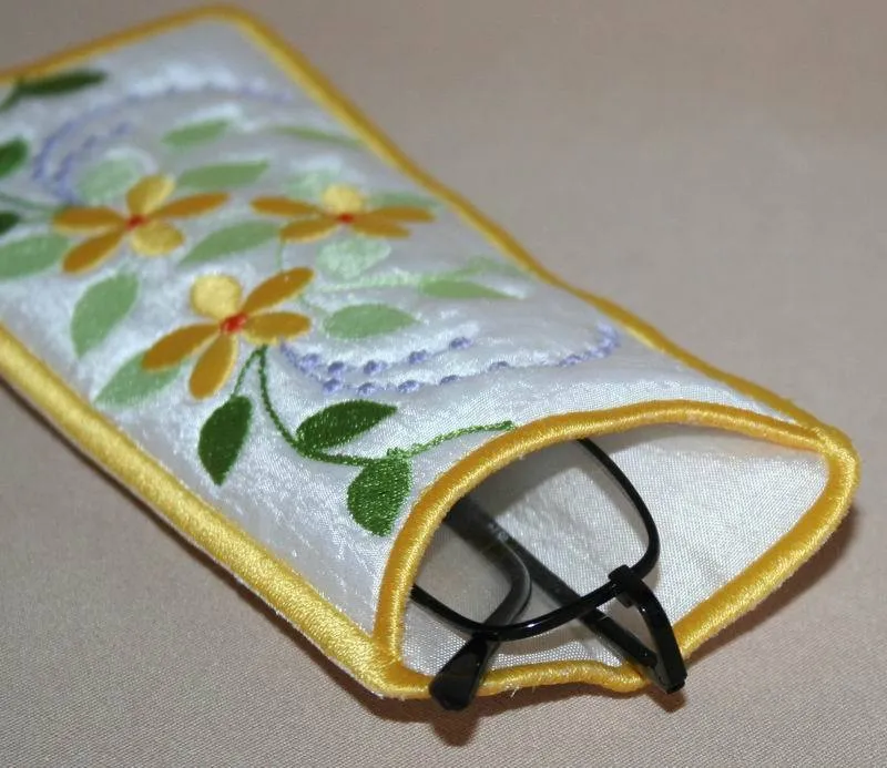 Slim Line Eyeglass Case 03